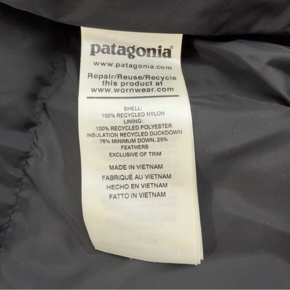 Patagonia NWT Women's Size Small Ravens Rocks Puffer Jacket 28030 - Picture 7 of 14